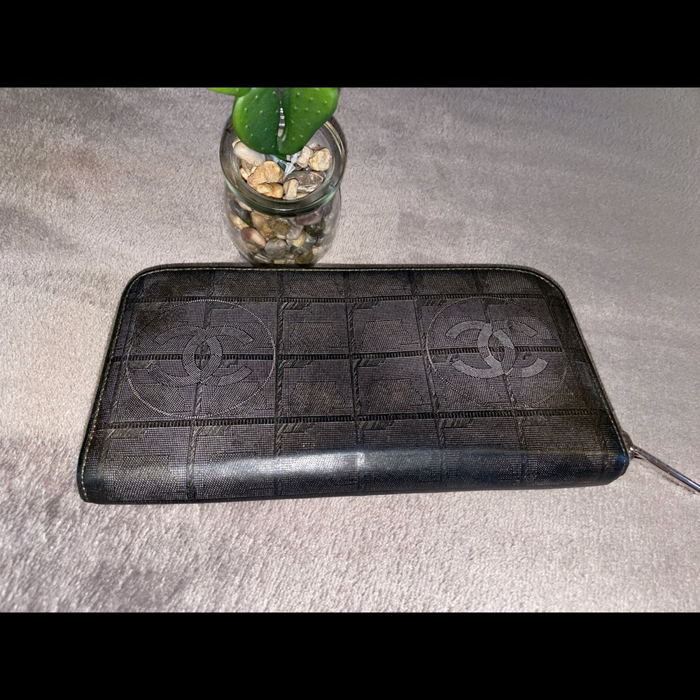 Vintage CHANEL TRAVEL LINE Long Zippy Wallet